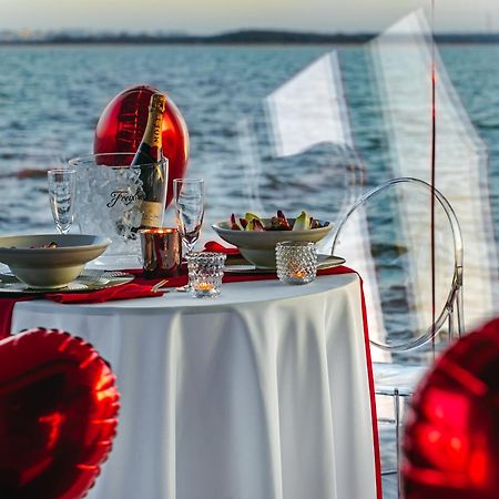 Grand Ht Houseboats - Domki Na Wodzie - Sauna, Jacuzzi, Kominek Mielno  Kültér fotó