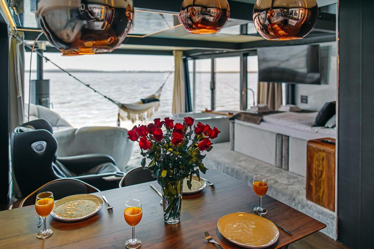 Grand Ht Houseboats - Domki Na Wodzie - Sauna, Jacuzzi, Kominek Mielno  Kültér fotó