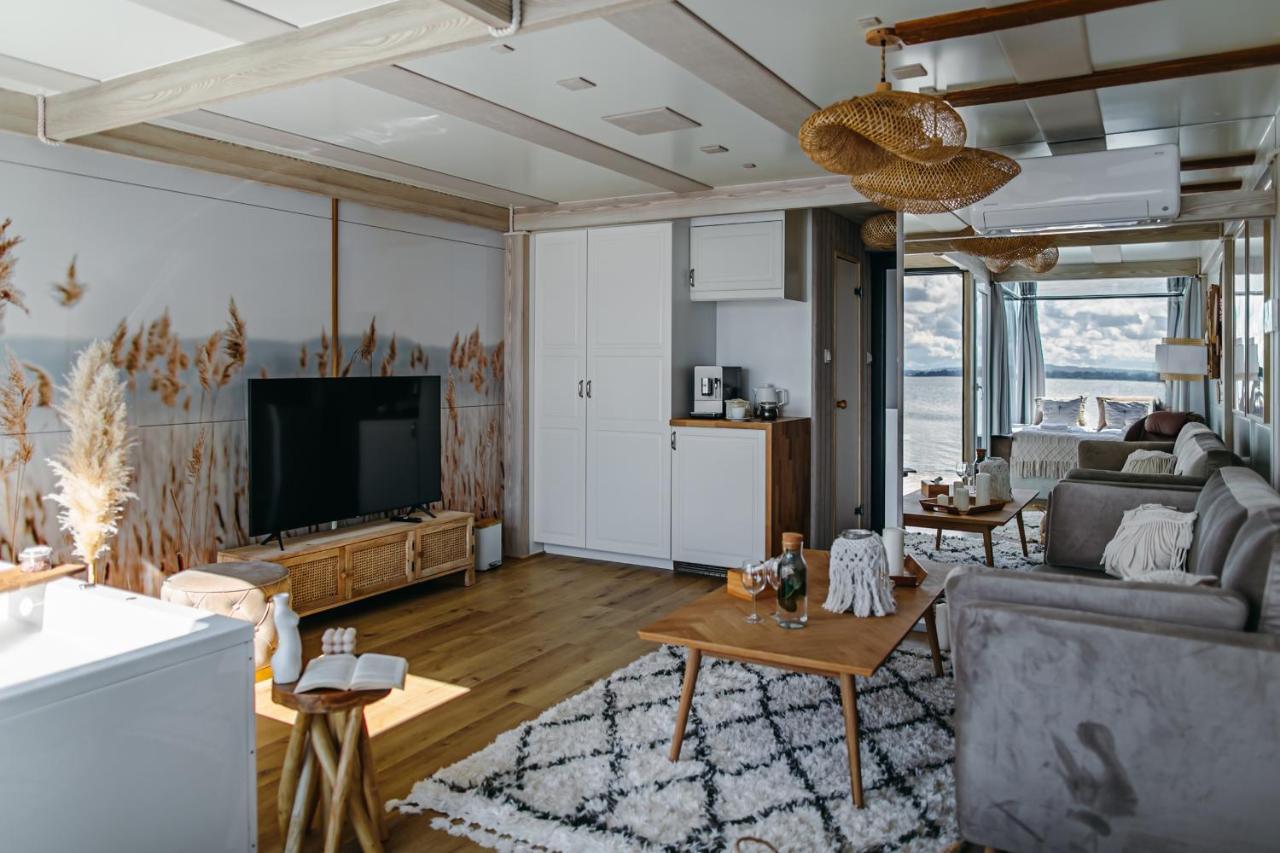 Grand Ht Houseboats - Domki Na Wodzie - Sauna, Jacuzzi, Kominek Mielno  Kültér fotó