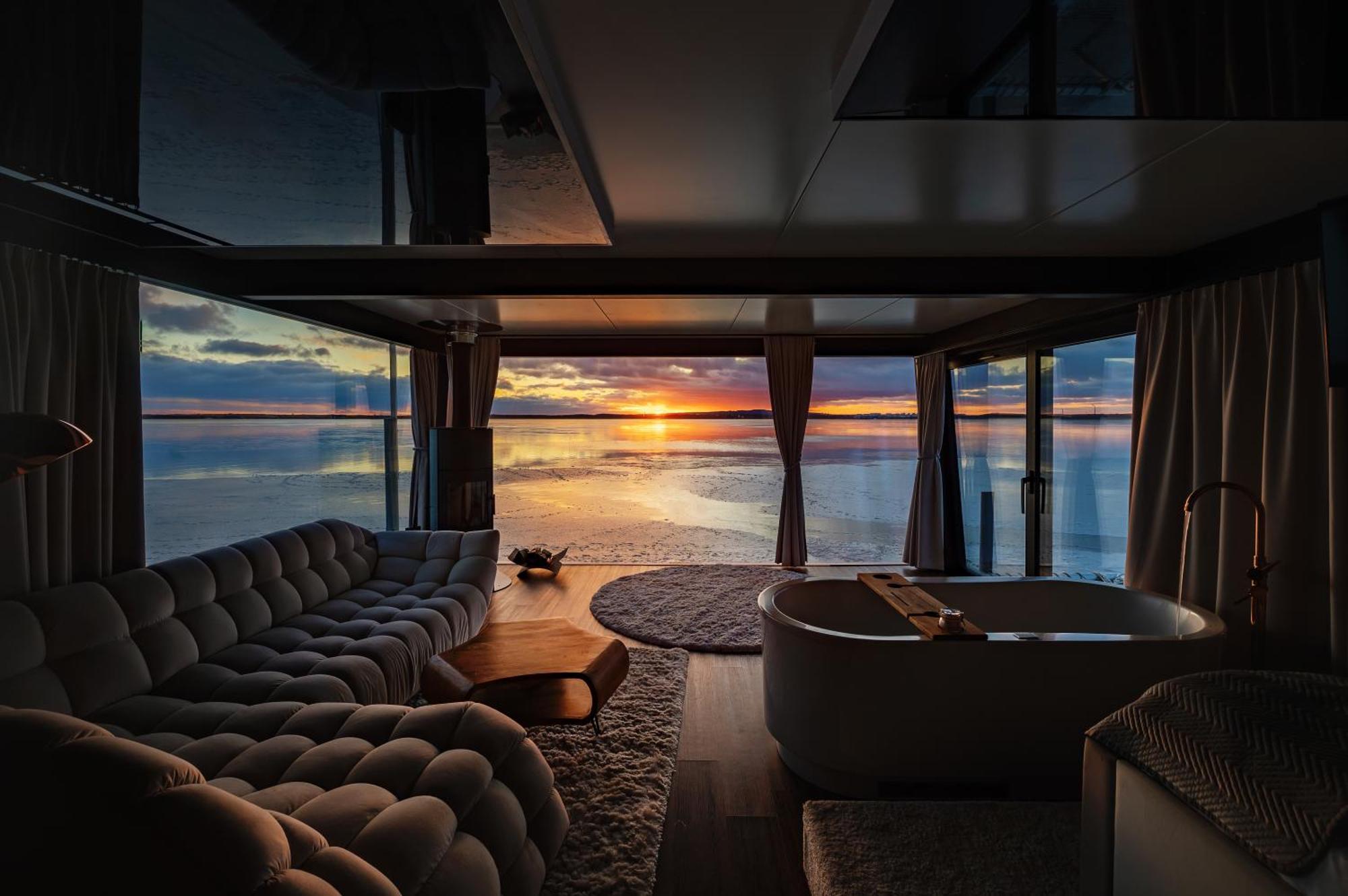 Grand Ht Houseboats - Domki Na Wodzie - Sauna, Jacuzzi, Kominek Mielno  Kültér fotó