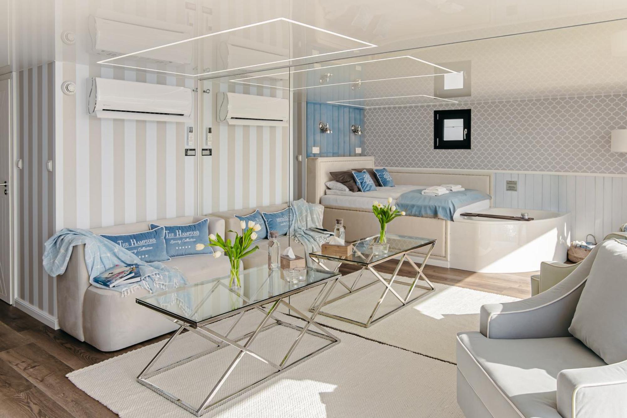 Grand Ht Houseboats - Domki Na Wodzie - Sauna, Jacuzzi, Kominek Mielno  Szoba fotó
