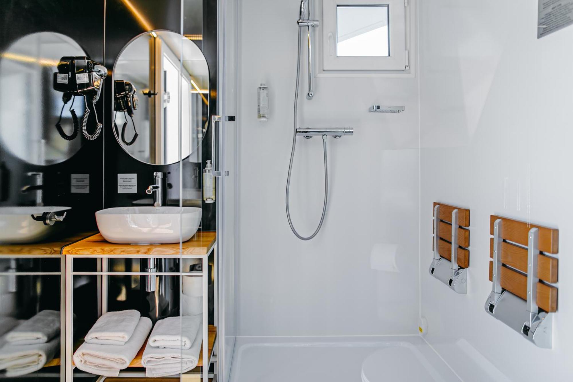 Grand Ht Houseboats - Domki Na Wodzie - Sauna, Jacuzzi, Kominek Mielno  Szoba fotó