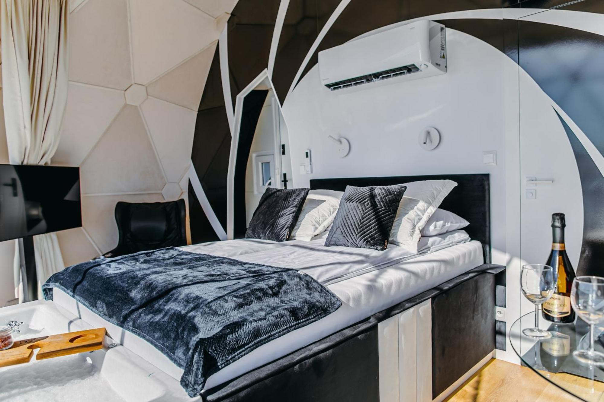 Grand Ht Houseboats - Domki Na Wodzie - Sauna, Jacuzzi, Kominek Mielno  Szoba fotó