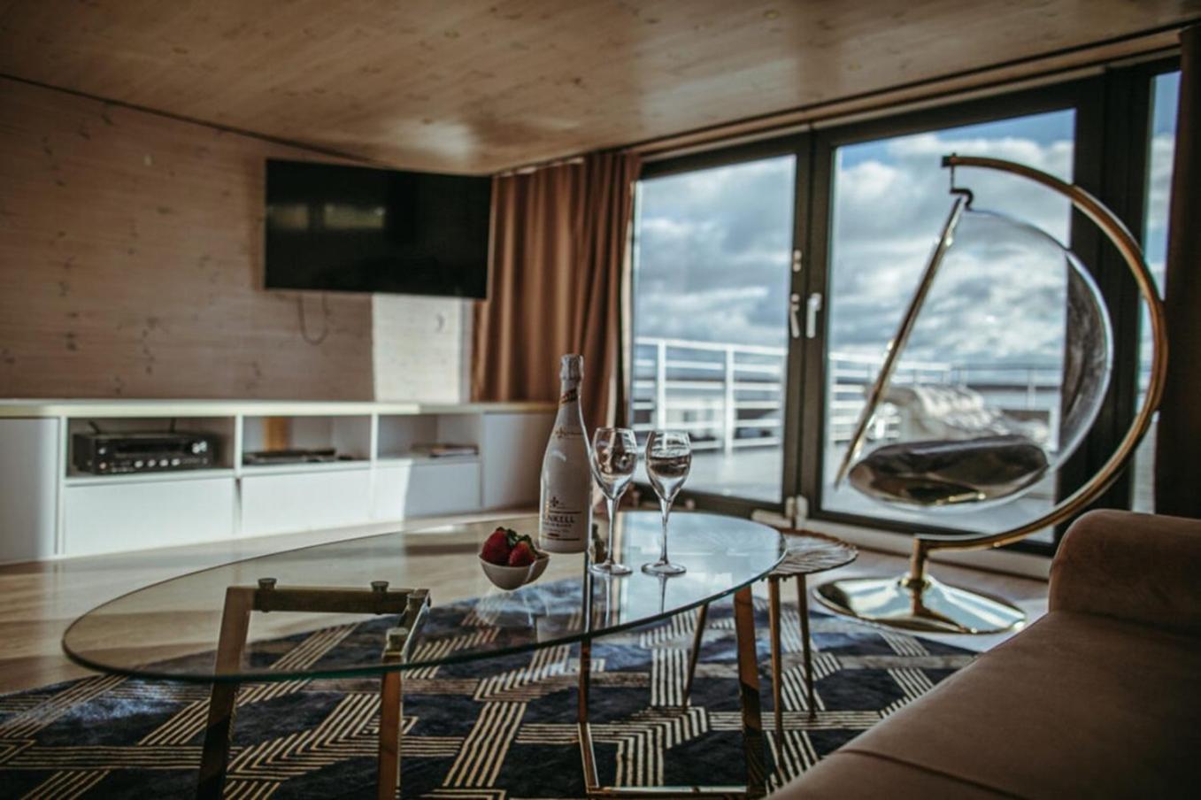 Grand Ht Houseboats - Domki Na Wodzie - Sauna, Jacuzzi, Kominek Mielno  Kültér fotó