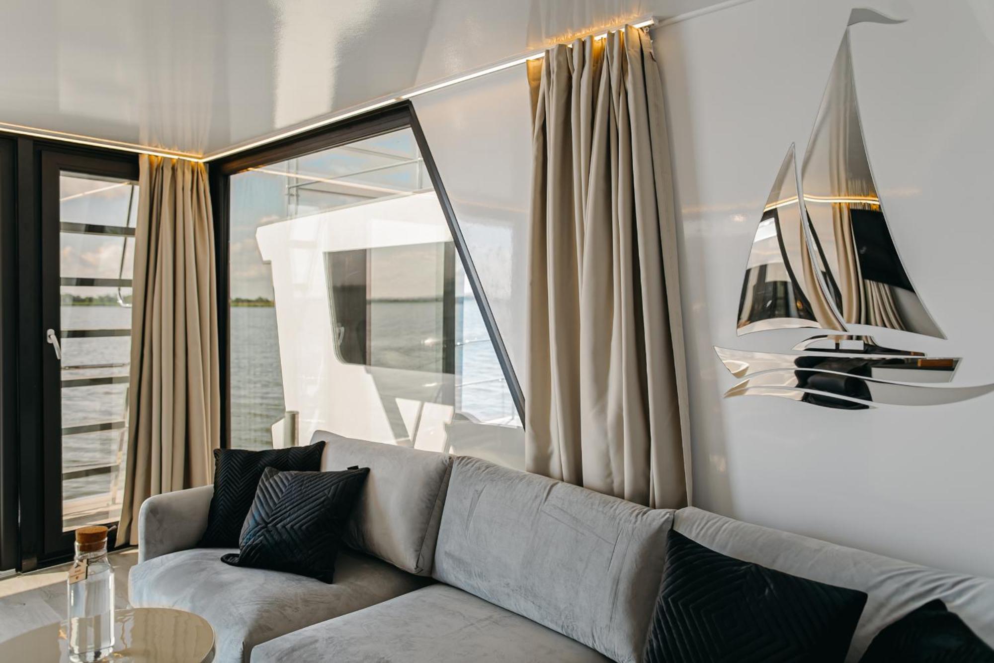 Grand Ht Houseboats - Domki Na Wodzie - Sauna, Jacuzzi, Kominek Mielno  Szoba fotó
